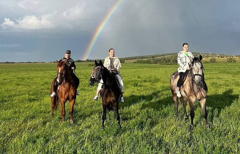 Групповая конная прогулка